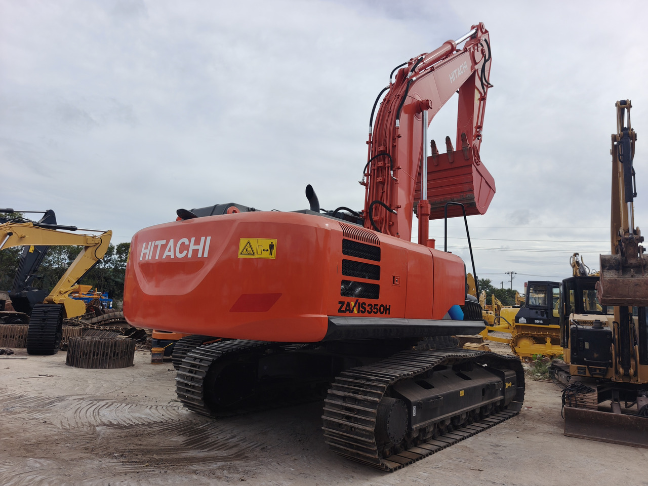 HITACHI ZX350H ZX350H-5G Used excavator - Kāpurķēžu ekskavators: foto 2 HITACHI ZX350H ZX350H-5G Used excavator - Kāpurķēžu ekskavators: foto 2