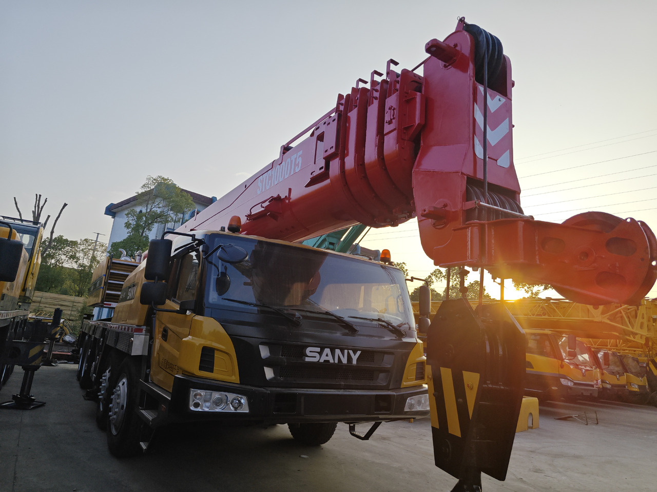SANY STC1000 100T Truck Crane - Autoceltnis: foto 1 SANY STC1000 100T Truck Crane - Autoceltnis: foto 1