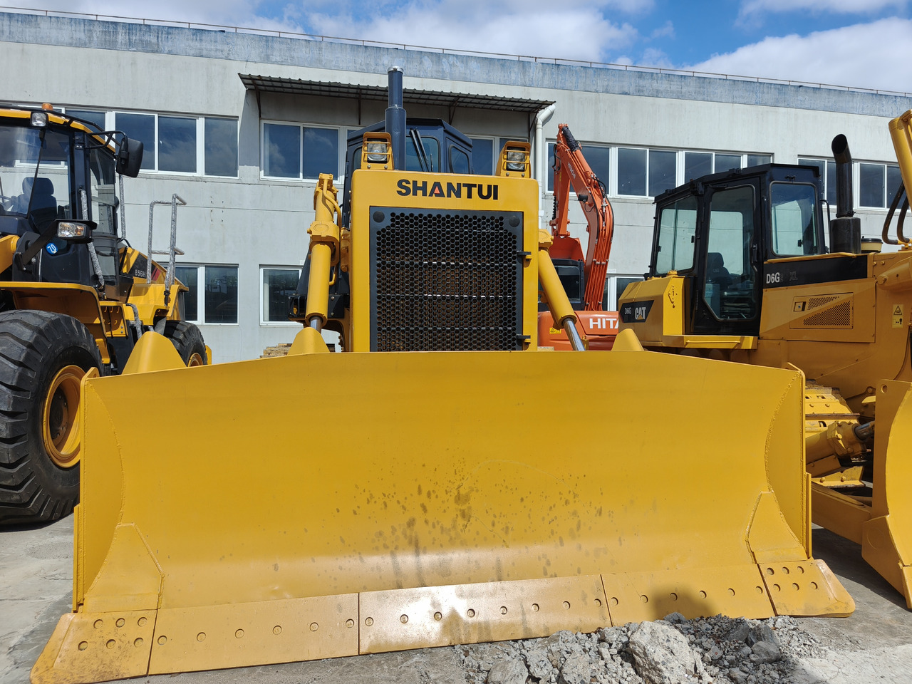 SHANTUI SD22 dozer - Buldozers: foto 1 SHANTUI SD22 dozer - Buldozers: foto 1