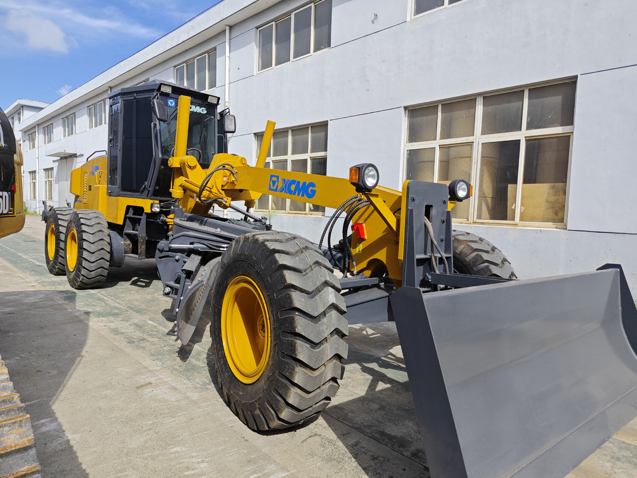 XCMG GR215 used motor grader - Greiders: foto 2 XCMG GR215 used motor grader - Greiders: foto 2