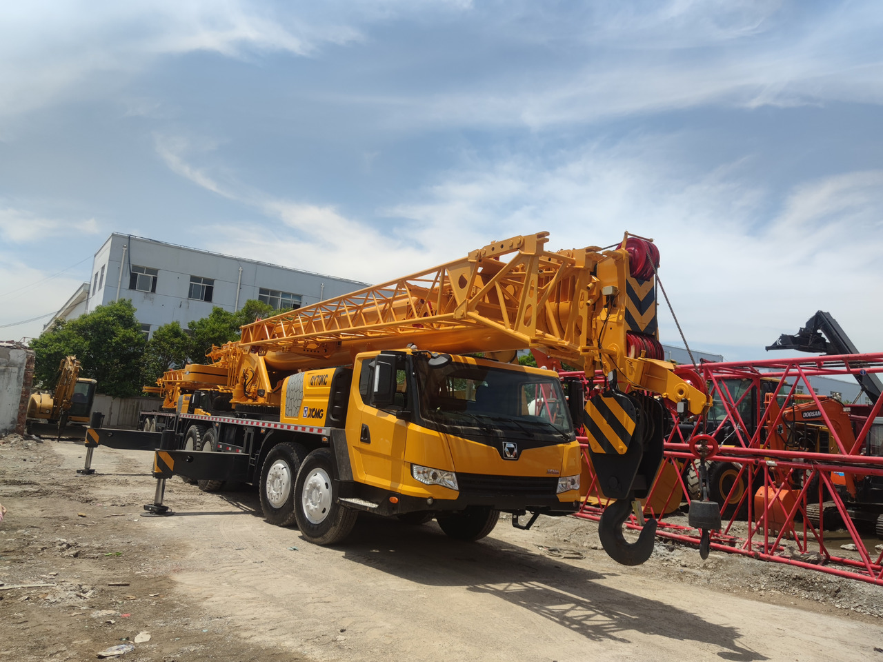 XCMG QY70K - Visurgājējs celtnis: foto 3 XCMG QY70K - Visurgājējs celtnis: foto 3