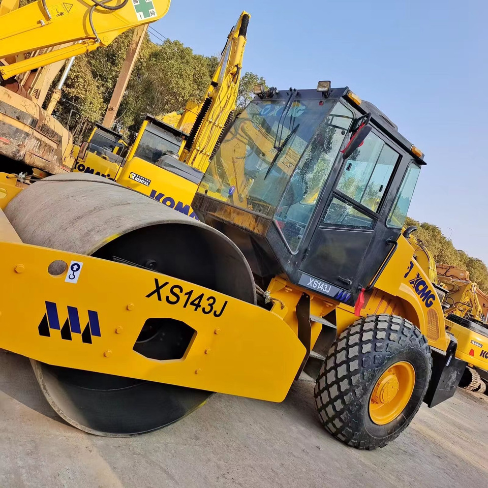 XCMG XS143J road roller - Vibrorullis: foto 2 XCMG XS143J road roller - Vibrorullis: foto 2