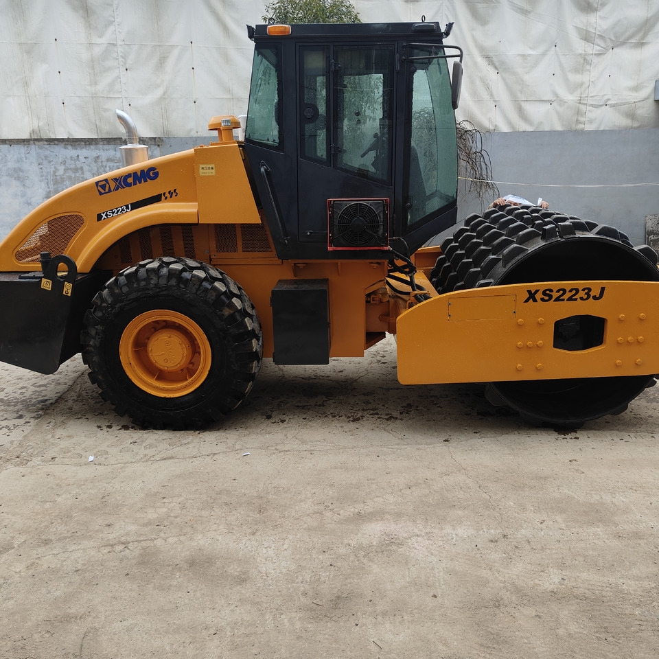 XCMG XS223J road roller - Vibrorullis: foto 1 XCMG XS223J road roller - Vibrorullis: foto 1