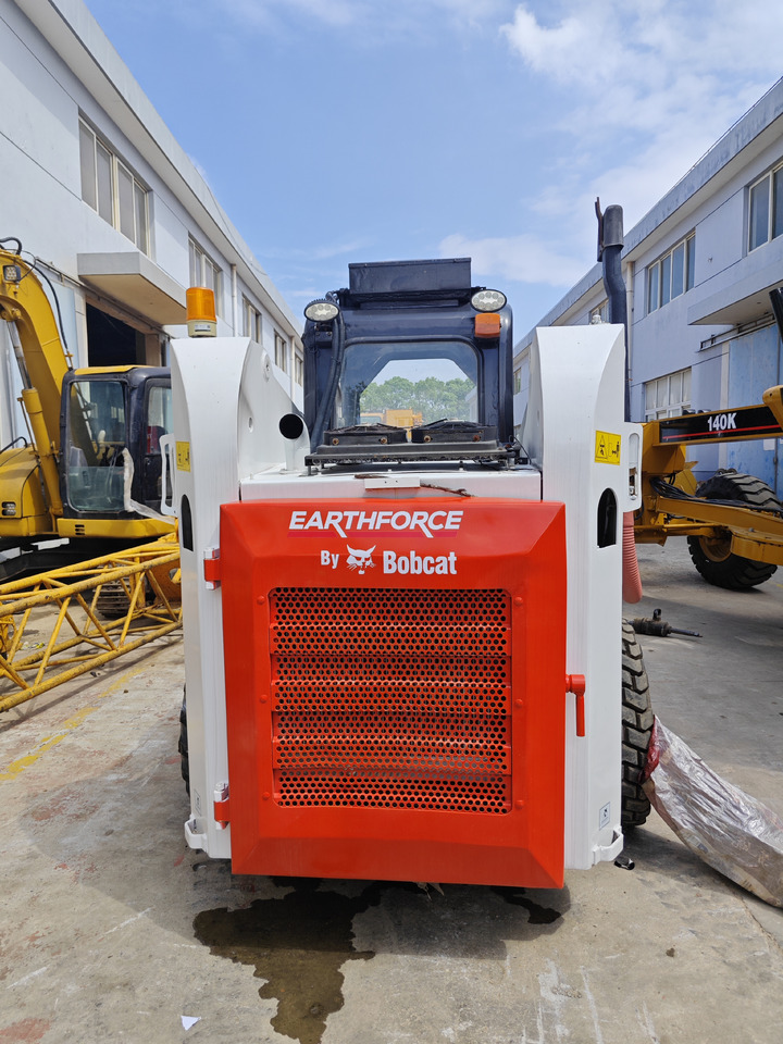 Bobcat S300 - Kompaktiekrāvējs: foto 5 Bobcat S300 - Kompaktiekrāvējs: foto 5