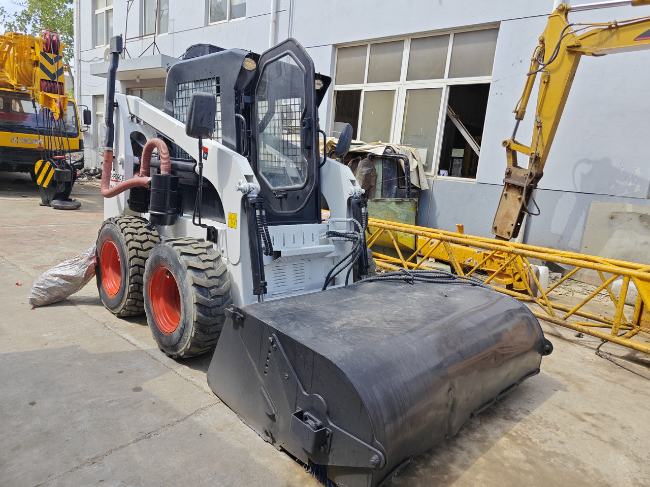 Bobcat S300 - Kompaktiekrāvējs: foto 3 Bobcat S300 - Kompaktiekrāvējs: foto 3