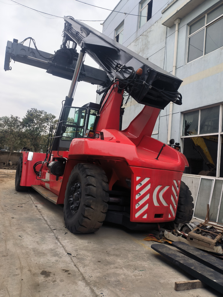 Kalmar DRF450 Used Reach stacker/Container forklift - Sānu konteineru krāvējs: foto 2 Kalmar DRF450 Used Reach stacker/Container forklift - Sānu konteineru krāvējs: foto 2