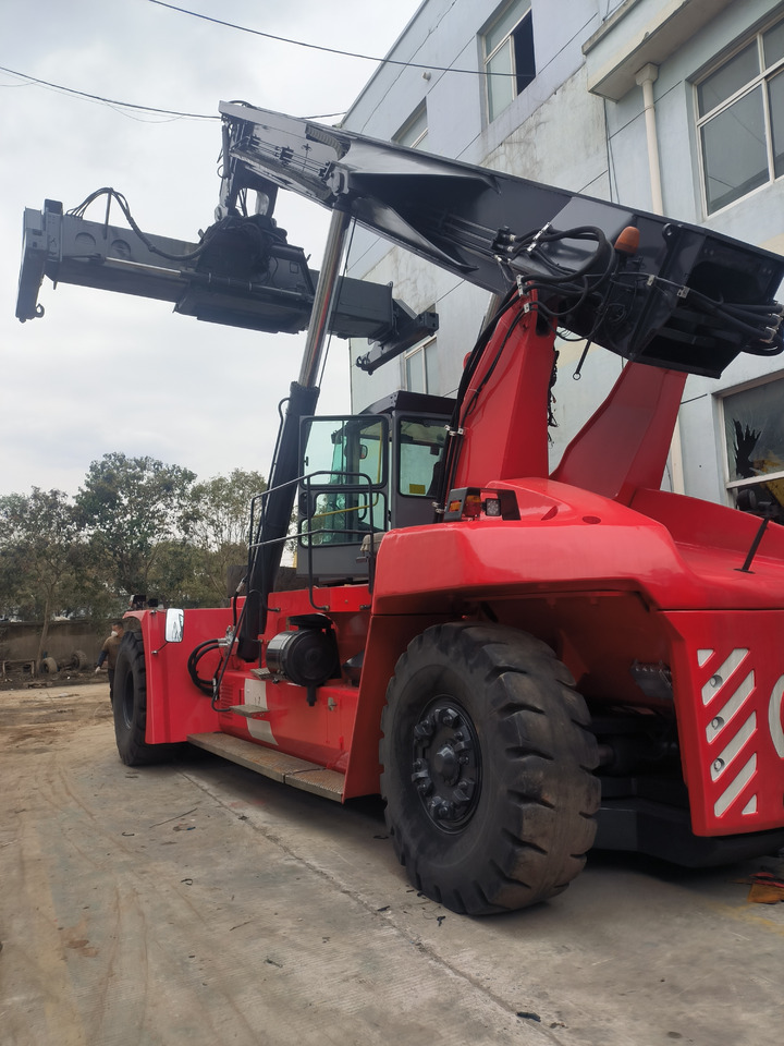 Kalmar DRF450 Used Reach stacker/Container forklift - Sānu konteineru krāvējs: foto 5 Kalmar DRF450 Used Reach stacker/Container forklift - Sānu konteineru krāvējs: foto 5
