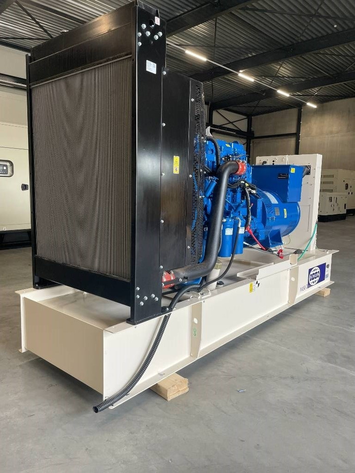 FG Wilson P450-3 - 450 kVA Open Genset - DPX-16018-O - Elektroģenerators: foto 2 FG Wilson P450-3 - 450 kVA Open Genset - DPX-16018-O - Elektroģenerators: foto 2