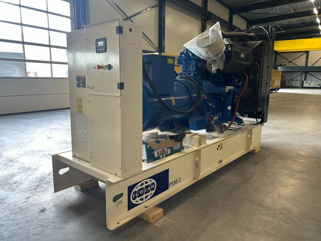 FG Wilson P550-3 - 550 kVA Open Genset - DPX-16020-O - Elektroģenerators: foto 4 FG Wilson P550-3 - 550 kVA Open Genset - DPX-16020-O - Elektroģenerators: foto 4
