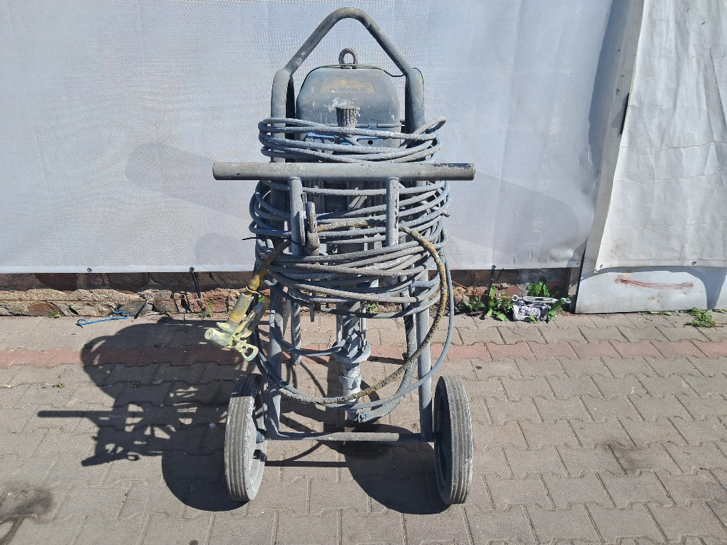 Agregat malarski pompa WAGNER PROTEC 95-150 - Rok 2022 - 530 bar - AIRLESS - Celtniecības maisītājs: foto 1 Agregat malarski pompa WAGNER PROTEC 95-150 - Rok 2022 - 530 bar - AIRLESS - Celtniecības maisītājs: foto 1