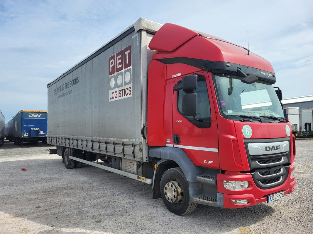 DAF LF SOLÓWKA - Kravas automašīna ar tentu: foto 1 DAF LF SOLÓWKA - Kravas automašīna ar tentu: foto 1