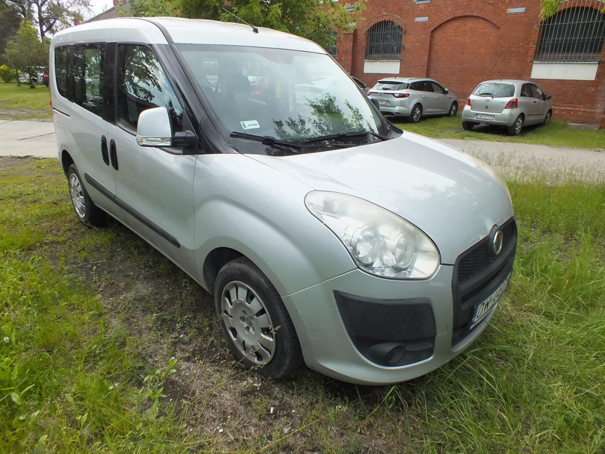FIAT DOBLO MINIVAN - Vieglā automašīna: foto 1 FIAT DOBLO MINIVAN - Vieglā automašīna: foto 1
