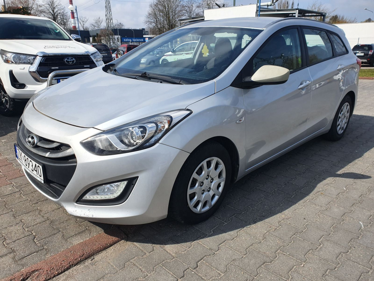 HYUNDAI I30 KOMBI - Vieglā automašīna: foto 2 HYUNDAI I30 KOMBI - Vieglā automašīna: foto 2