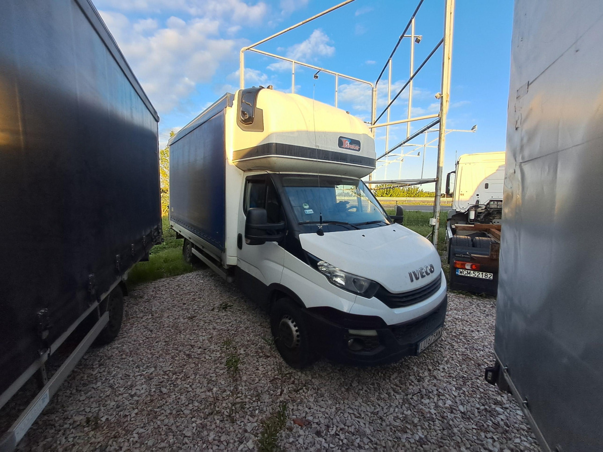 IVECO 35S18 PLANDEKA - Furgons ar tentu: foto 1 IVECO 35S18 PLANDEKA - Furgons ar tentu: foto 1
