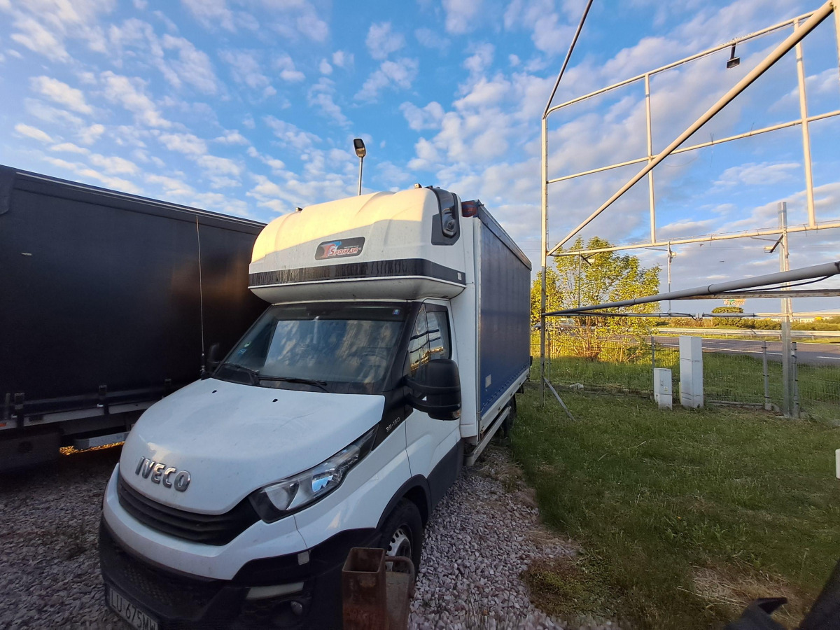 IVECO 35S18 PLANDEKA - Furgons ar tentu: foto 3 IVECO 35S18 PLANDEKA - Furgons ar tentu: foto 3