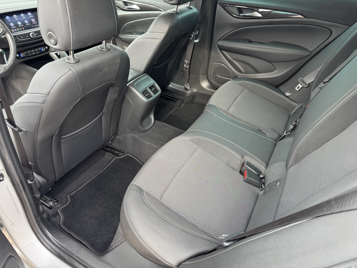 Vieglā automašīna OPEL INSIGNIA LIFTBACK: foto 12