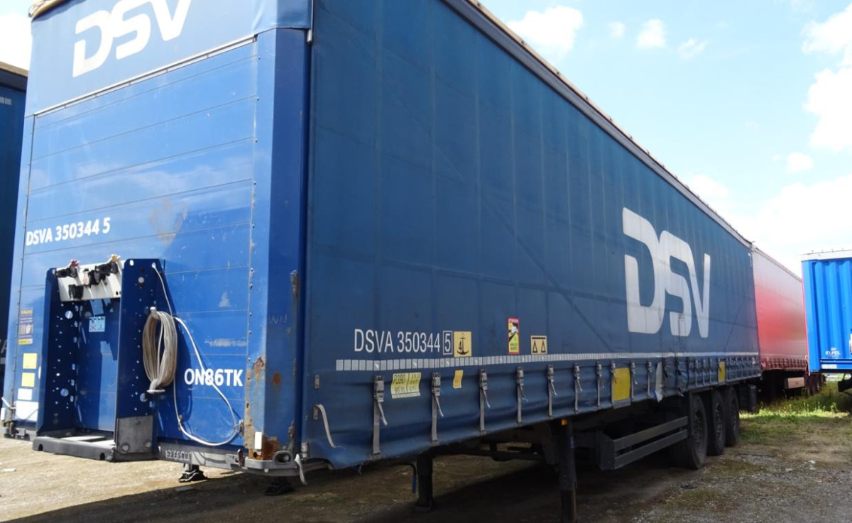 Bortu piekabe/ Platforma SCHMITZ CARGOBULL SCB S3 SKRZYNIOWA: foto 1