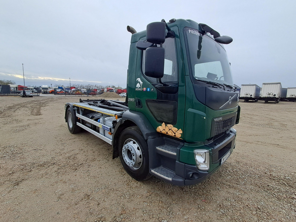 VOLVO FL - Pacēlājs ar āķi: foto 1 VOLVO FL - Pacēlājs ar āķi: foto 1