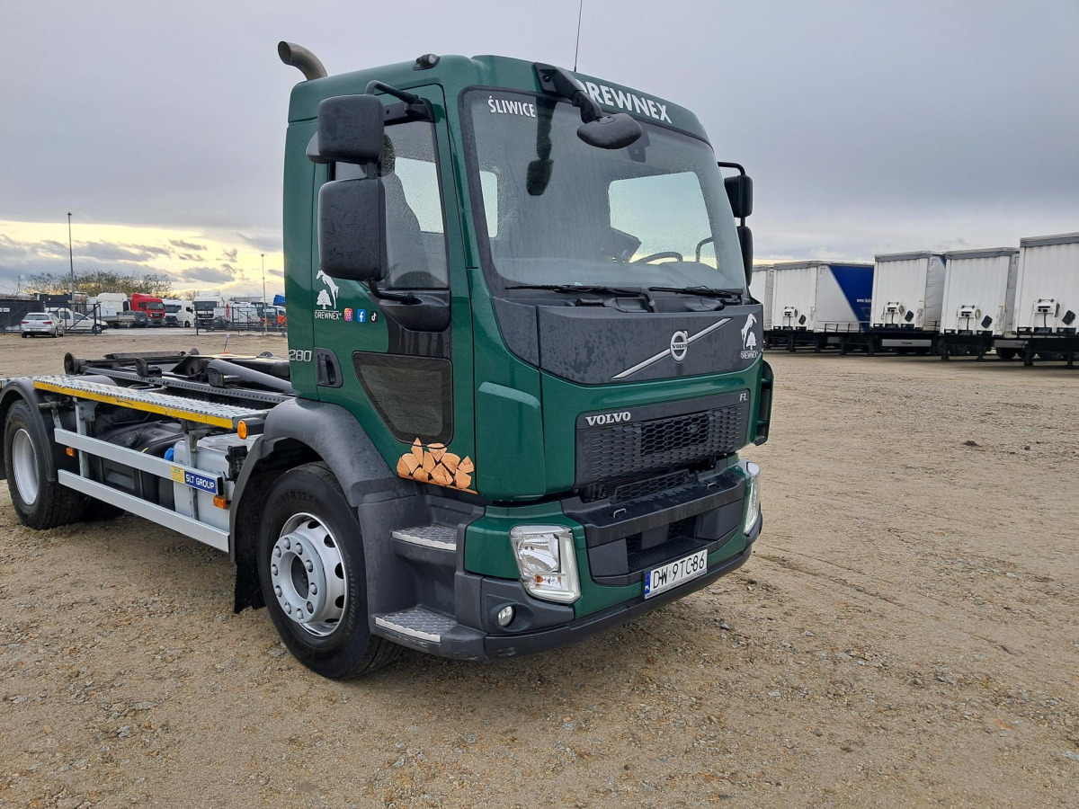 VOLVO FL - Pacēlājs ar āķi: foto 1 VOLVO FL - Pacēlājs ar āķi: foto 1