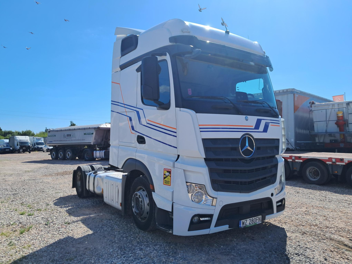 MERCEDES BENZ ACTROS CIĄGNIK SIODŁOWY - Vilcējs: foto 1 MERCEDES BENZ ACTROS CIĄGNIK SIODŁOWY - Vilcējs: foto 1