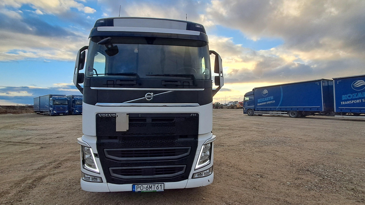 VOLVO FH 460 CIĄGNIK SIODŁOWY - Vilcējs: foto 2 VOLVO FH 460 CIĄGNIK SIODŁOWY - Vilcējs: foto 2