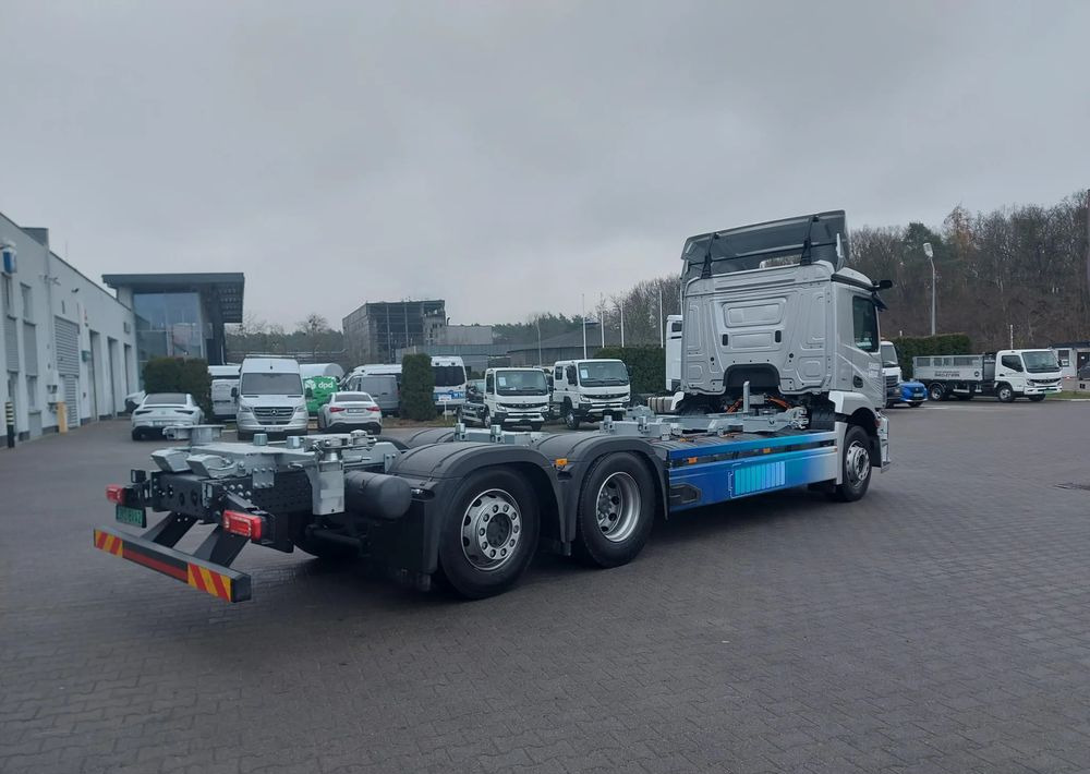 Mercedes-Benz eActros 400 6x2 BDF Elektryczny - Konteineru vedējs/ Kravas automašīna ar noņemamā virsbūve, Elektriskais kravas auto: foto 4 Mercedes-Benz eActros 400 6x2 BDF Elektryczny - Konteineru vedējs/ Kravas automašīna ar noņemamā virsbūve, Elektriskais kravas auto: foto 4