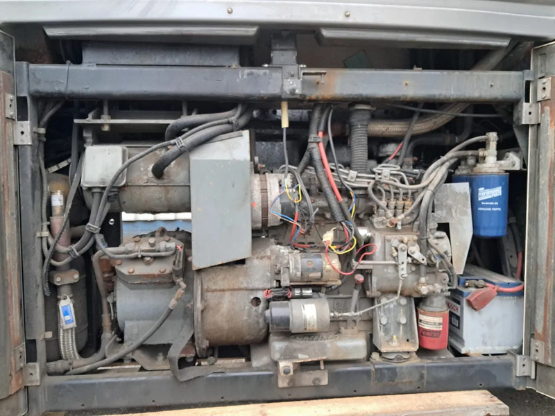 CARRIER Maxima - Dzesēšanas sistēma - Kravas automašīna: foto 4 CARRIER Maxima - Dzesēšanas sistēma - Kravas automašīna: foto 4