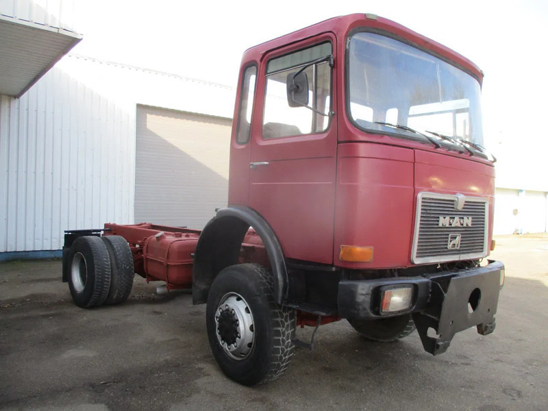 MAN 16.220 , 4x4 , Manual Eaton , Spring suspension - Šasija kravas automašīna: foto 4 MAN 16.220 , 4x4 , Manual Eaton , Spring suspension - Šasija kravas automašīna: foto 4