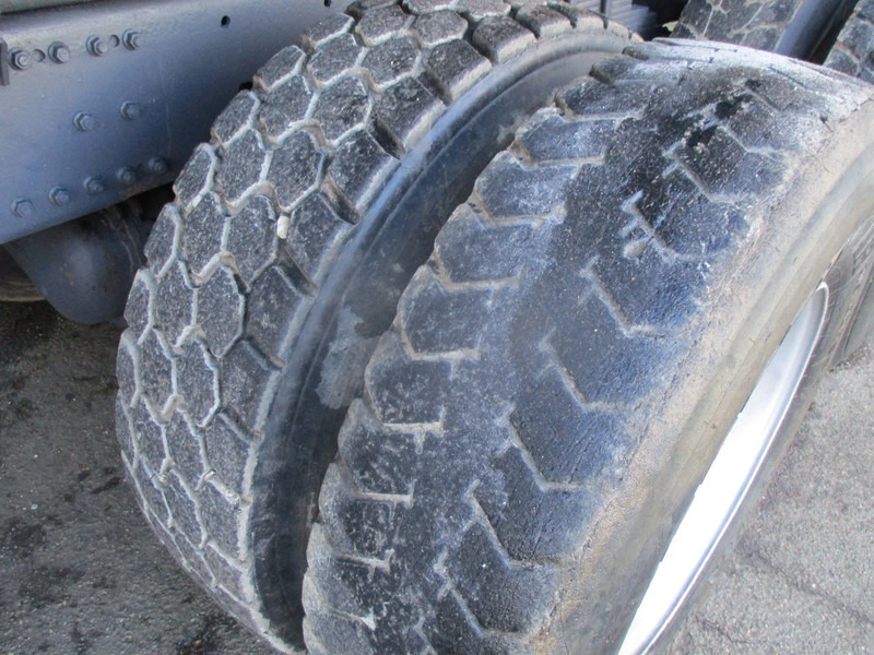 Kravas automašīna pašizgāzējs MAN 26.402 6x4 , ZF Manual , Retarder , 3 Way tipper , Spring suspension: foto 16