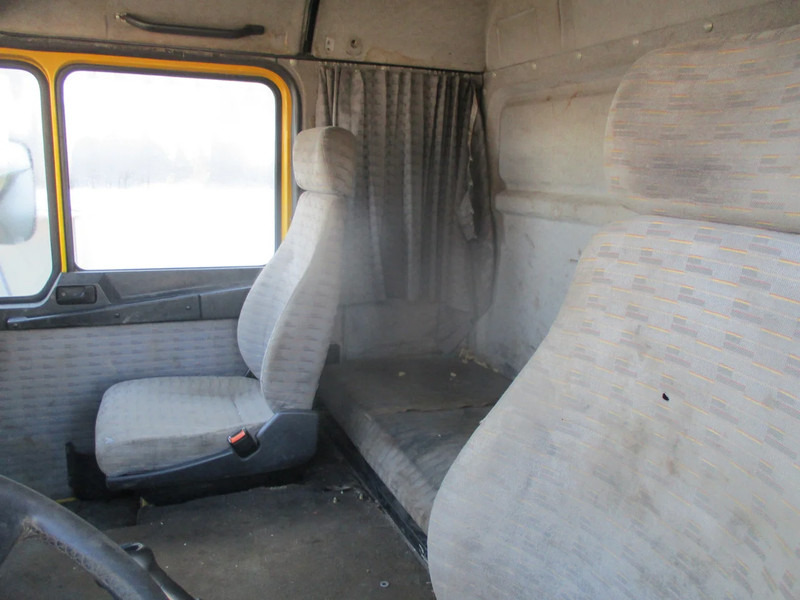 Kravas automašīna pašizgāzējs MAN 26.402 6x4 , ZF Manual , Retarder , 3 Way tipper , Spring suspension: foto 12