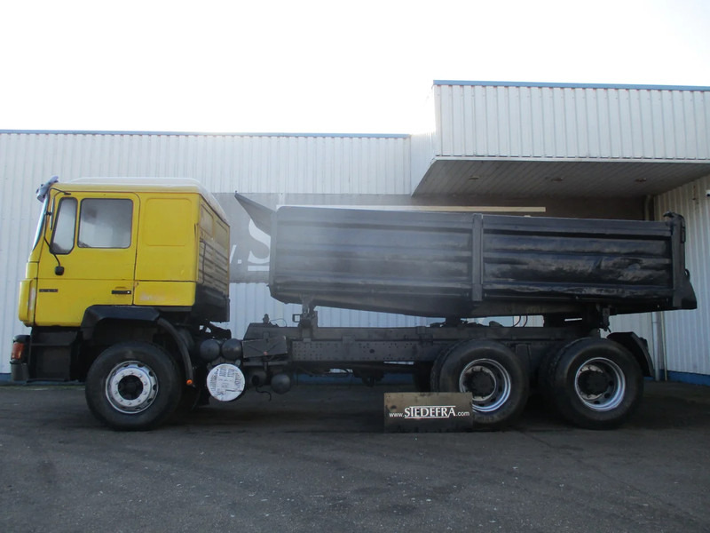 MAN 26.402 6x4 , ZF Manual , Retarder , 3 Way tipper , Spring suspension - Kravas automašīna pašizgāzējs: foto 2 MAN 26.402 6x4 , ZF Manual , Retarder , 3 Way tipper , Spring suspension - Kravas automašīna pašizgāzējs: foto 2