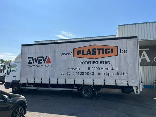 MAN LE 12 - 220C - Kravas automašīna ar tentu: foto 2 MAN LE 12 - 220C - Kravas automašīna ar tentu: foto 2