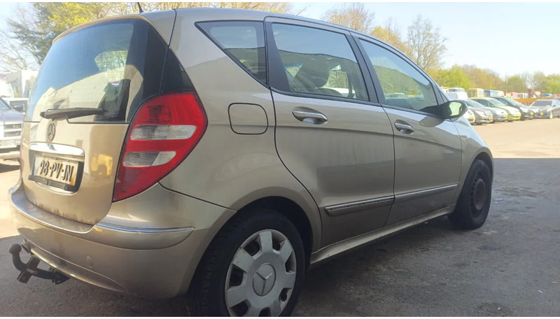 Mercedes-Benz A-Klasse 170 , Airco , leder , distrbute ketting maakt lawaai - Hečbeks: foto 3 Mercedes-Benz A-Klasse 170 , Airco , leder , distrbute ketting maakt lawaai - Hečbeks: foto 3