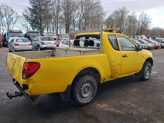 Mitsubishi L200 , 4x4 , 2.5 Di-D , Club cab - Vieglā automašīna: foto 2 Mitsubishi L200 , 4x4 , 2.5 Di-D , Club cab - Vieglā automašīna: foto 2