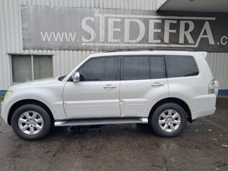 Mitsubishi Pajero GLS 3.5 - V6 , 4x4 , 7 Pers., Full Option - Vieglā automašīna: foto 2 Mitsubishi Pajero GLS 3.5 - V6 , 4x4 , 7 Pers., Full Option - Vieglā automašīna: foto 2