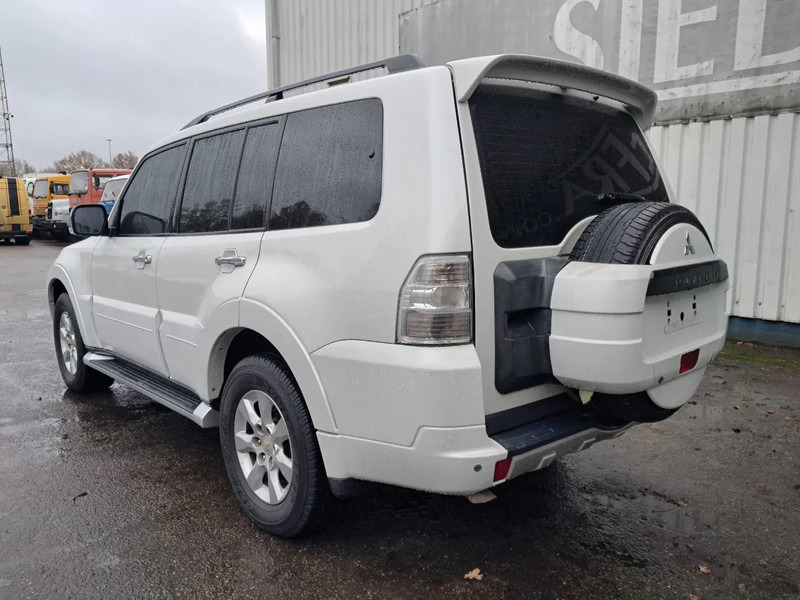 Mitsubishi Pajero GLS 3.5 - V6 , 4x4 , 7 Pers., Full Option - Vieglā automašīna: foto 5 Mitsubishi Pajero GLS 3.5 - V6 , 4x4 , 7 Pers., Full Option - Vieglā automašīna: foto 5