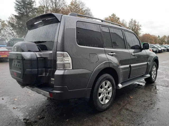 Mitsubishi Pajero GLS 3.5 - V6 , 4x4 , 7 Pers., Full Option - Vieglā automašīna: foto 3 Mitsubishi Pajero GLS 3.5 - V6 , 4x4 , 7 Pers., Full Option - Vieglā automašīna: foto 3