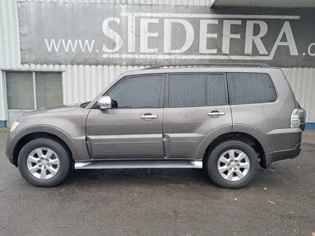 Mitsubishi Pajero GLS 3.5 - V6 , 4x4 , 7 Pers. , Full option - Vieglā automašīna: foto 2 Mitsubishi Pajero GLS 3.5 - V6 , 4x4 , 7 Pers. , Full option - Vieglā automašīna: foto 2
