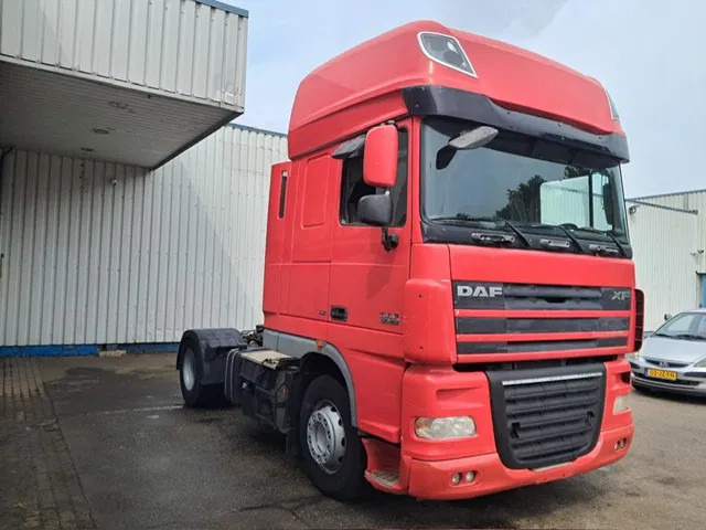 DAF XF 105 460 , Manual Gearbox , PTO , Tipper Hydraulics , Airco , Superspace Cab - Vilcējs: foto 4 DAF XF 105 460 , Manual Gearbox , PTO , Tipper Hydraulics , Airco , Superspace Cab - Vilcējs: foto 4