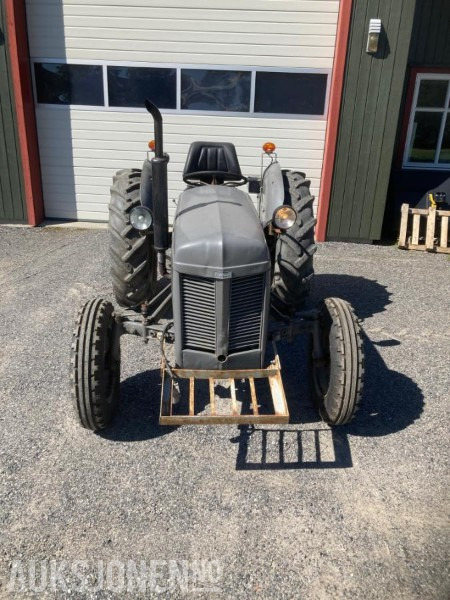 1954 Massey Ferguson Gråtass TE-20 diesel - Traktors: foto 4 1954 Massey Ferguson Gråtass TE-20 diesel - Traktors: foto 4