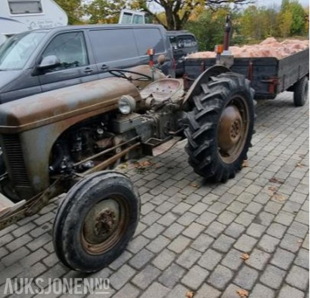 1954 Massey ferguson TEA bensin med tipphenger - Traktors, Piekabe pašizgāzējs: foto 1 1954 Massey ferguson TEA bensin med tipphenger - Traktors, Piekabe pašizgāzējs: foto 1