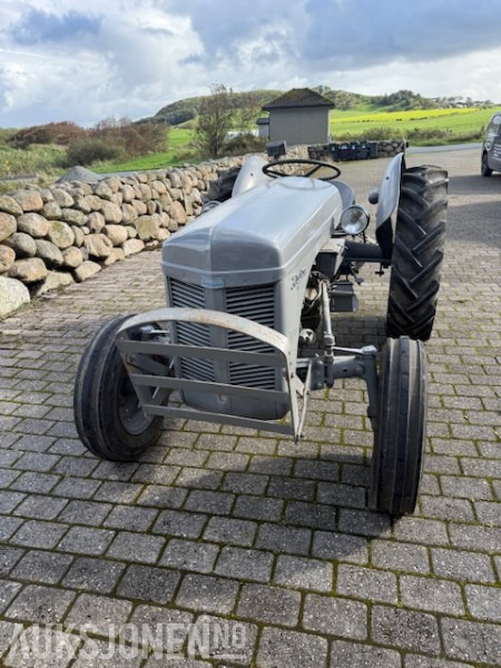 1960 Massey Ferguson Gråtass - Traktors: foto 2 1960 Massey Ferguson Gråtass - Traktors: foto 2