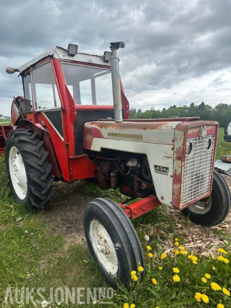 Traktors 1973/1974 McCormick 434 med Dalen 1254 vedmaskin: foto 1