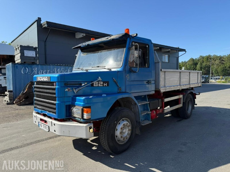 1982 Scania T82H 4X2 L146 Tippbil - Kravas automašīna pašizgāzējs: foto 1 1982 Scania T82H 4X2 L146 Tippbil - Kravas automašīna pašizgāzējs: foto 1