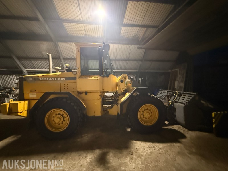 1996 Volvo L70C - Klappvinge - Sentralsmøring - 18 290t - Riteņu iekrāvējs: foto 4 1996 Volvo L70C - Klappvinge - Sentralsmøring - 18 290t - Riteņu iekrāvējs: foto 4