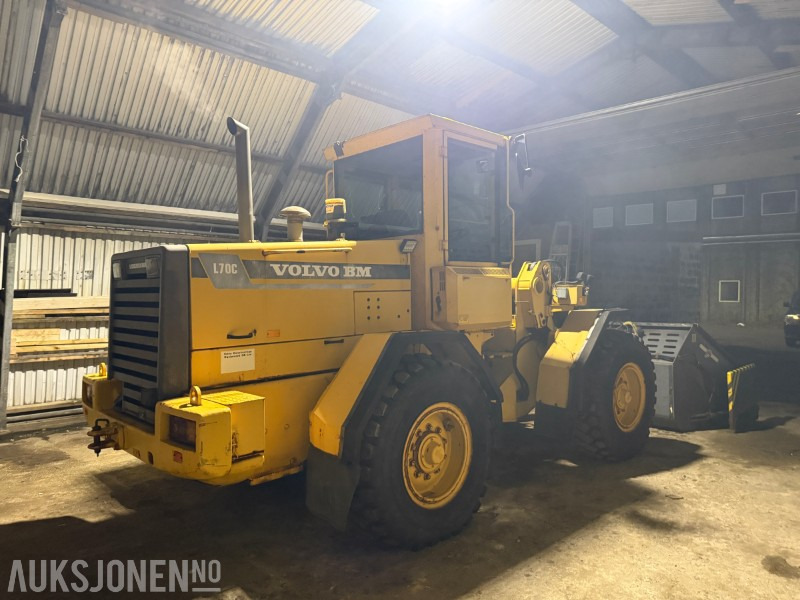 1996 Volvo L70C - Klappvinge - Sentralsmøring - 18 290t - Riteņu iekrāvējs: foto 5 1996 Volvo L70C - Klappvinge - Sentralsmøring - 18 290t - Riteņu iekrāvējs: foto 5