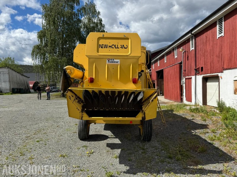 2000 New Holland TC 54 skurtresker / 12 fot skjærebord / spill indikator / 1850 timer - Labības kombains: foto 4 2000 New Holland TC 54 skurtresker / 12 fot skjærebord / spill indikator / 1850 timer - Labības kombains: foto 4