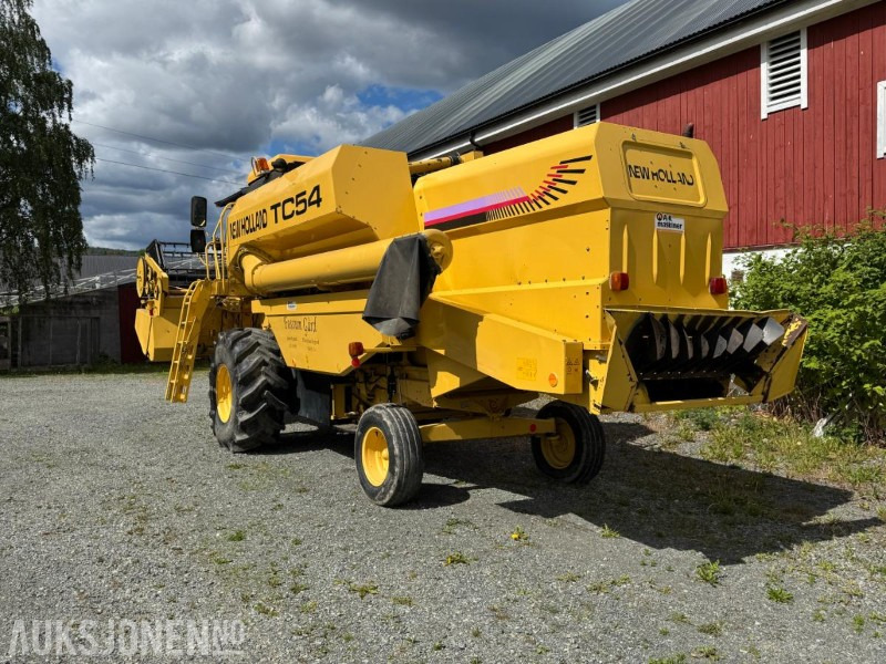 2000 New Holland TC 54 skurtresker / 12 fot skjærebord / spill indikator / 1850 timer - Labības kombains: foto 3 2000 New Holland TC 54 skurtresker / 12 fot skjærebord / spill indikator / 1850 timer - Labības kombains: foto 3