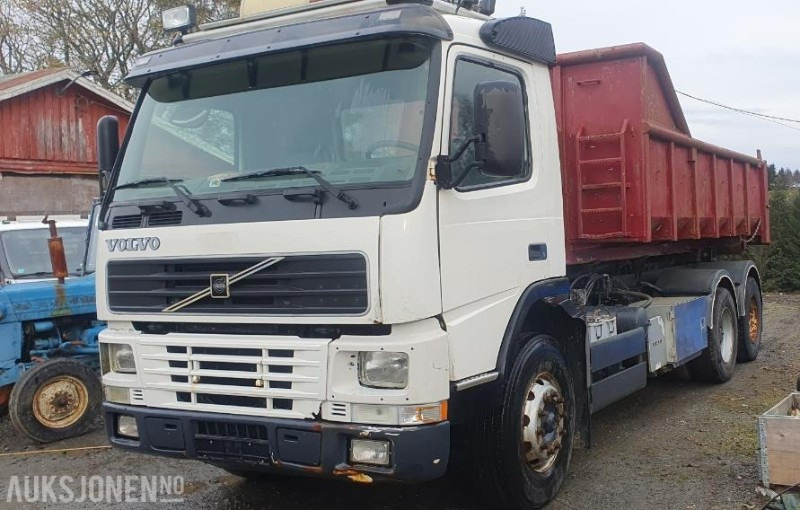 2000 Volvo FM-12 MED KASSE OG MASKINFLAK - Pacēlājs ar āķi: foto 1 2000 Volvo FM-12 MED KASSE OG MASKINFLAK - Pacēlājs ar āķi: foto 1
