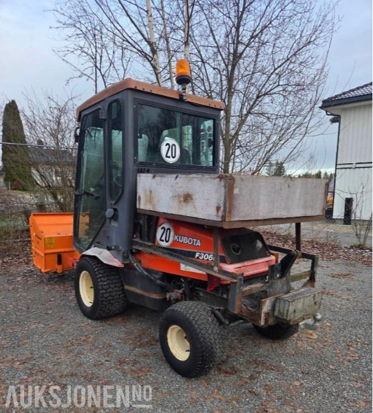 2003 Kubota F3060 med fres og klypepanne - mva fri - Celtniecības maisītājs: foto 5 2003 Kubota F3060 med fres og klypepanne - mva fri - Celtniecības maisītājs: foto 5